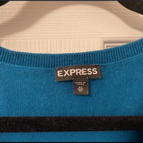 ⭐️ 2 for 1 - Express v-neck high-low sweaters - Picture 3 of 7
